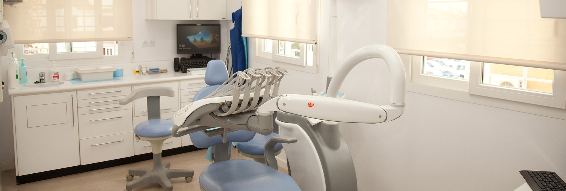 Licenciada en odontología y Doctorada en odontología en la universidad de Sevilla